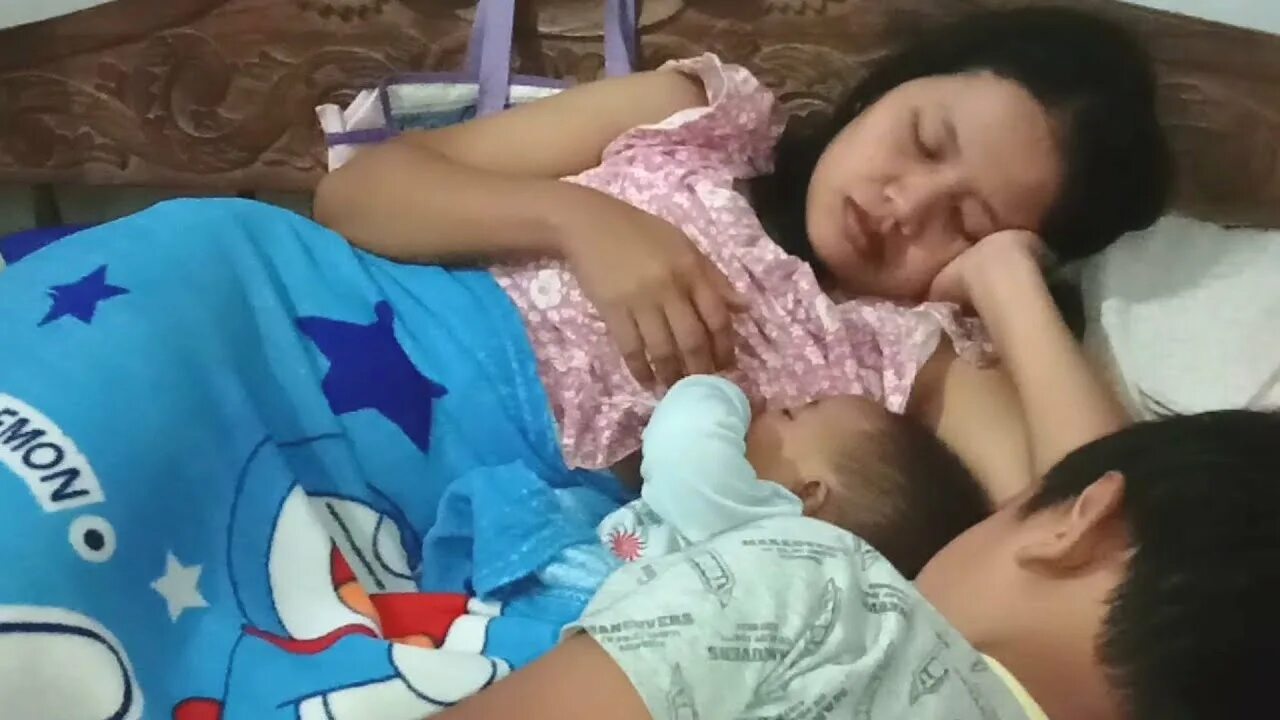 Bocil ciuman. Anak sd vs tante. Twuko bocil. Abg hotel. Анак smp.