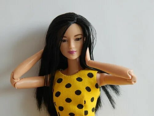 Кукла барби феллини. Barbie 60 anniversary. Самые популярные куклы барби. Барби. Витрина магазина барби.