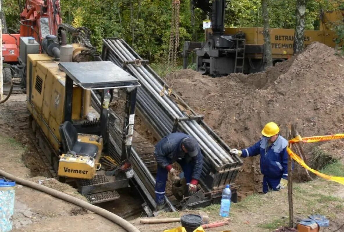 Прокол методом гнб. Буровая машина гнб ht42h. Бурение дорогой. Горизонтальное бурение для прокладки водопроводных труб технология. Бурение дорогой.