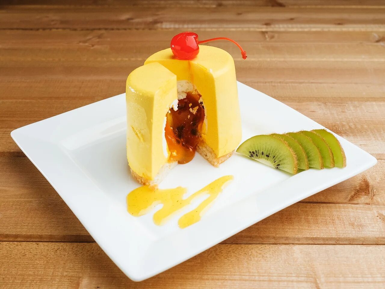 Манго-маракуйя десерт фэнтези. Пирожное суфле манго маракуйя. Десерт манго маракуйя. Суфле манго маракуйя. Манго-маракуйя десерт фэнтези.