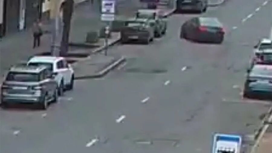 Автомобиль выехал из москвы в иваново. В Пограничном районе Хонда Аккорд сбила человека на тротуаре.