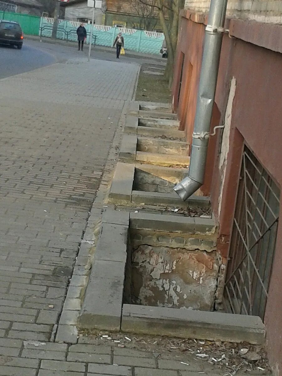 Решетка на приямок. Приямки сток. Приямки сток. Козырек для приямка. Ограждение приямка.