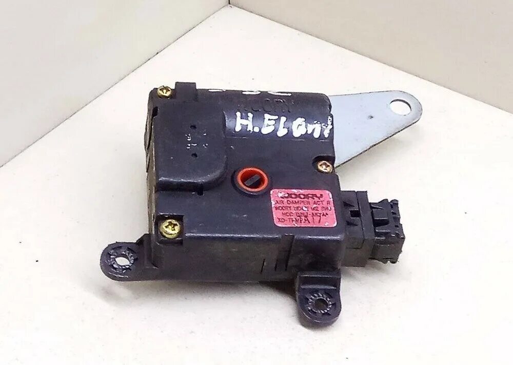 Моторчик заслонки печки. Моторчик заслонки 8100015-012. Электропривод заслонки отопителя опель вектра с 2002. Hyundai elantra 2006 года моторчик заслонки отопителя артикул. Где купить блок заслонок отопителя на рено 2.