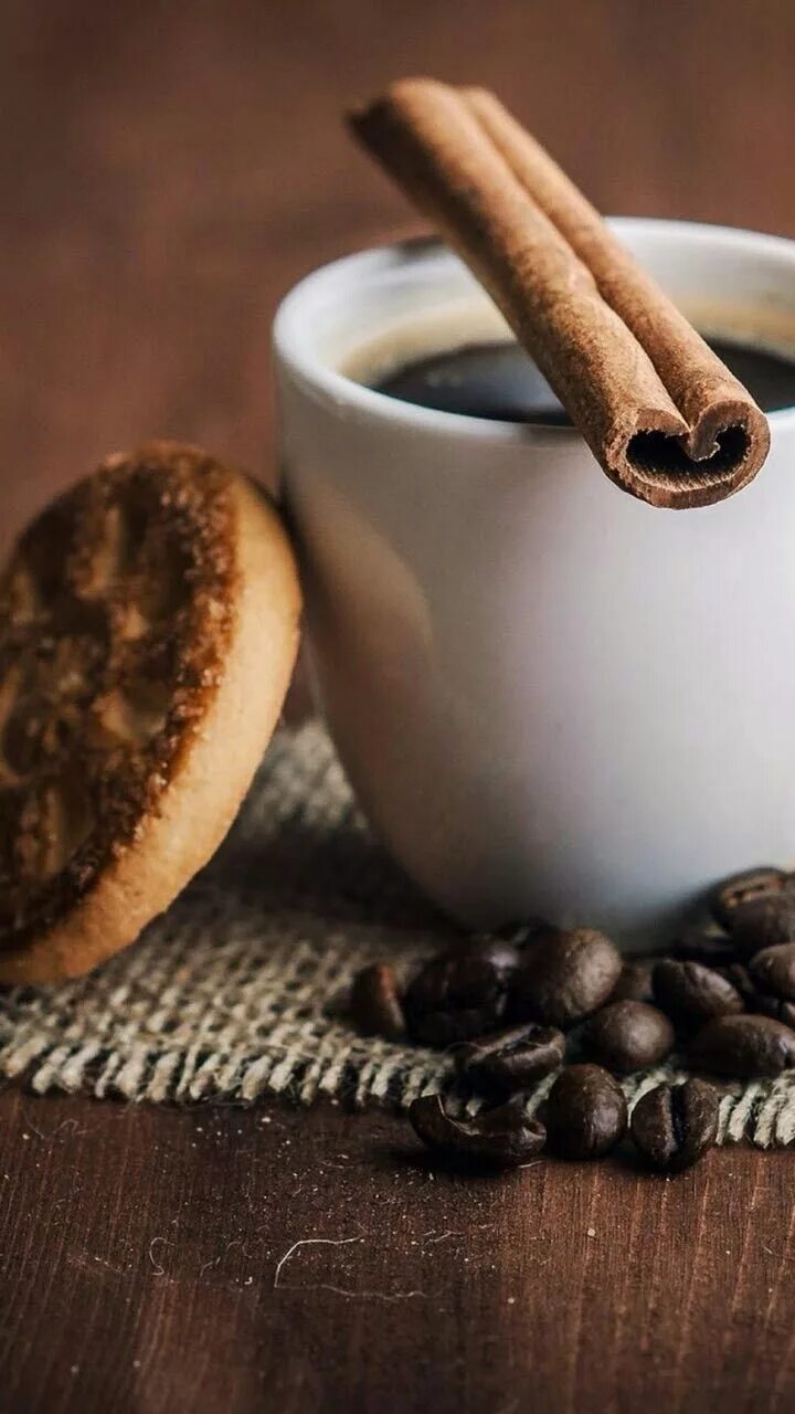 Кофе и хорошее настроение. Кофе с корицей. Доброе утро кофе. Кружка кофе. Чашка ароматного кофе.