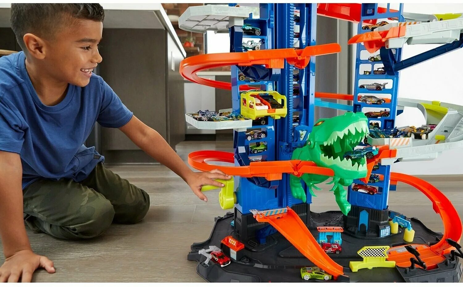 Hot wheels тиранозавр gjl14. Hot wheels тиранозавр gjl14. автотрек hot wheels невообразимый гараж. Hot wheels сити невообразимый гараж с тиранозавром gjl14. Hot wheels сити невообразимый гараж с тиранозавром gjl14.