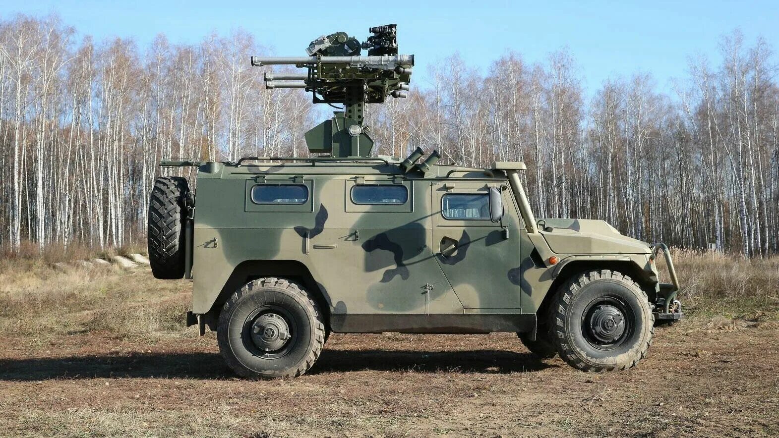 Зрк 3м-47 «гибка». Зрк 3м-47 «гибка». Зрк гибка-с. Боевая машина отделения 9а332 зрк «гибка-с». Дрон бьет машину.