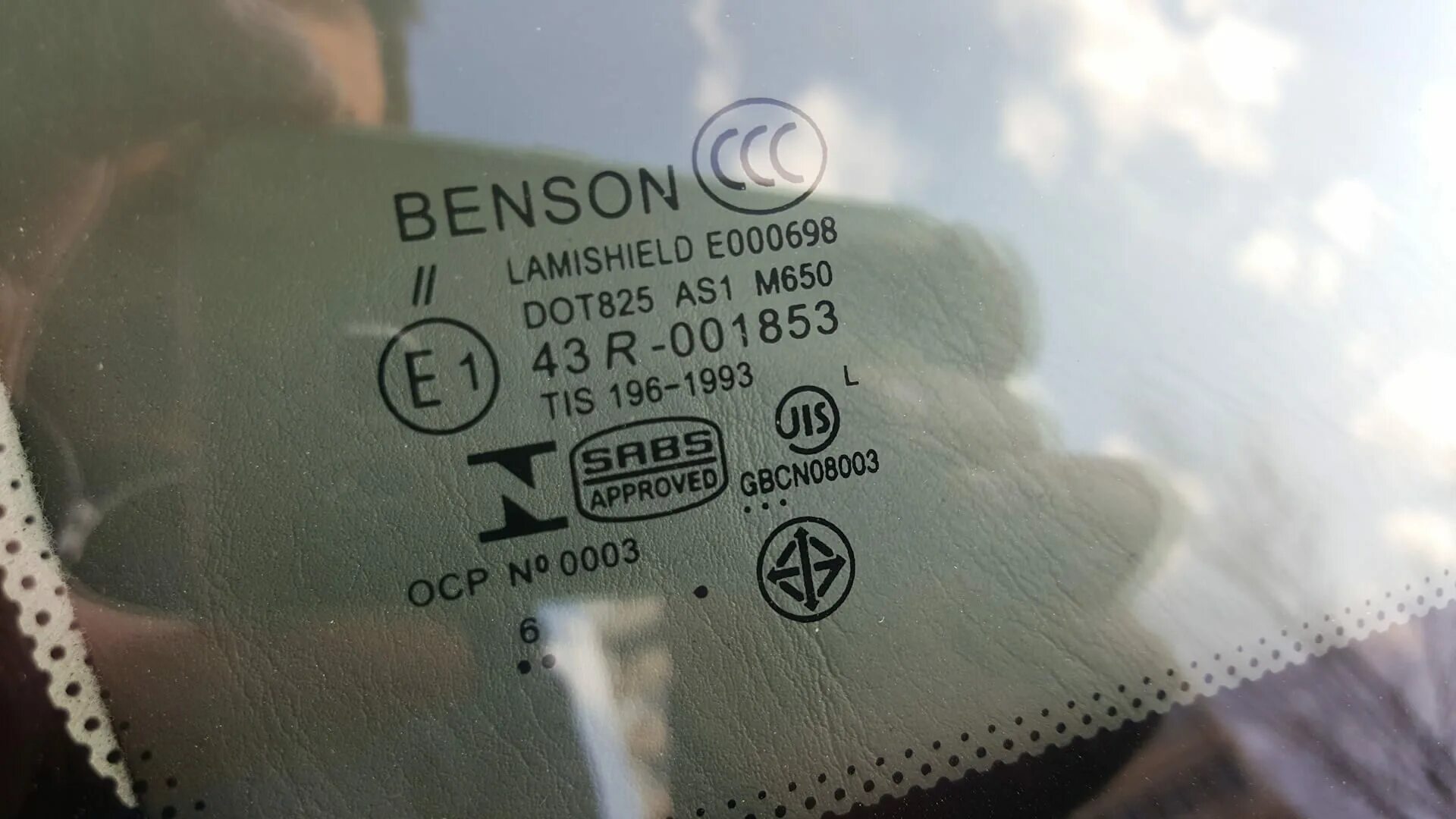 Benson лобовое стекло 08003. Лобовое стекло Benson маркировка. XYG gs12lcpshlfwhx. Маркировка на лобовом стекле. Xyg стекло производитель