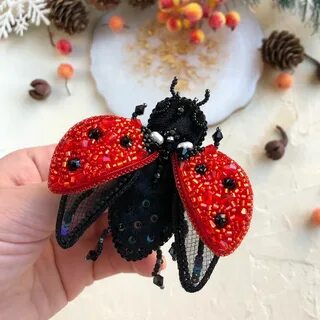 Брошь божья коровка