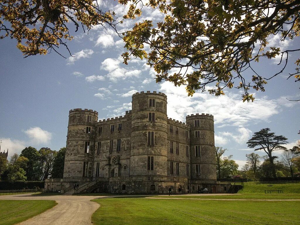 Бывший английский замок. Замок Лалворт. Lulworth Castle. Английский замок. Типичные английские замки.