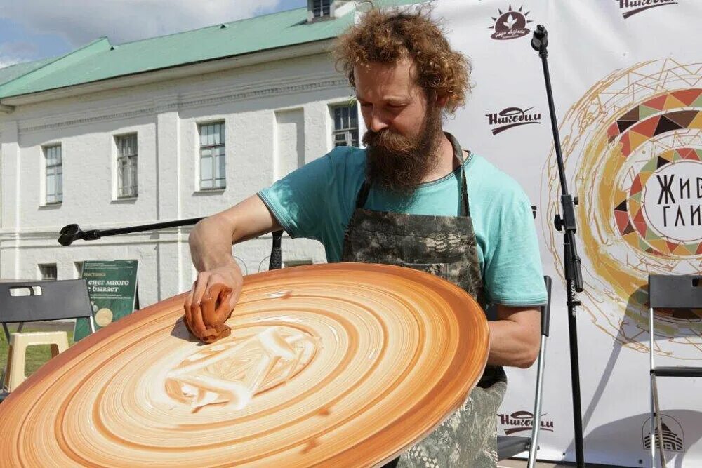 Керамисты. Фестиваль живая глина. Выставка живая глина. Фестиваль живая глина 2022 ярославль фото. Выставка живая глина.