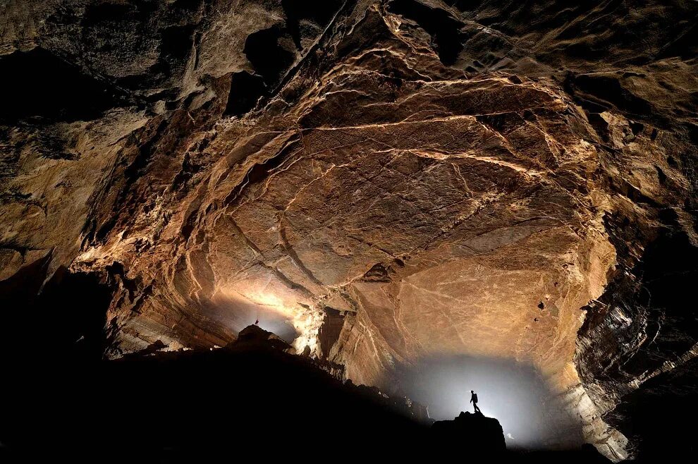 2 км под землей. Китай пещера Эр Ван Донг. Пещера Шондонг Вьетнам. Шакуранская пещера. Пещеры Чунцин Эр Ван Донг.