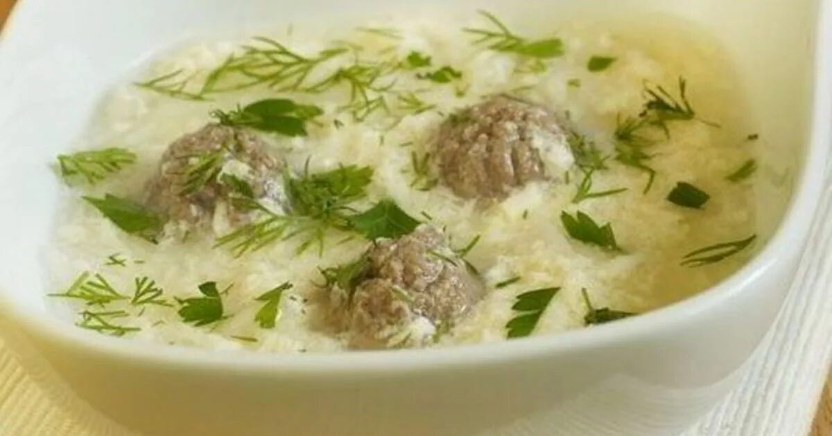 Молочный суп с галушками. Суп с фрикадельками и клецками. Суп с фрикадельками. Молочный суп с мясом. Сырный суп с фрикадельками.