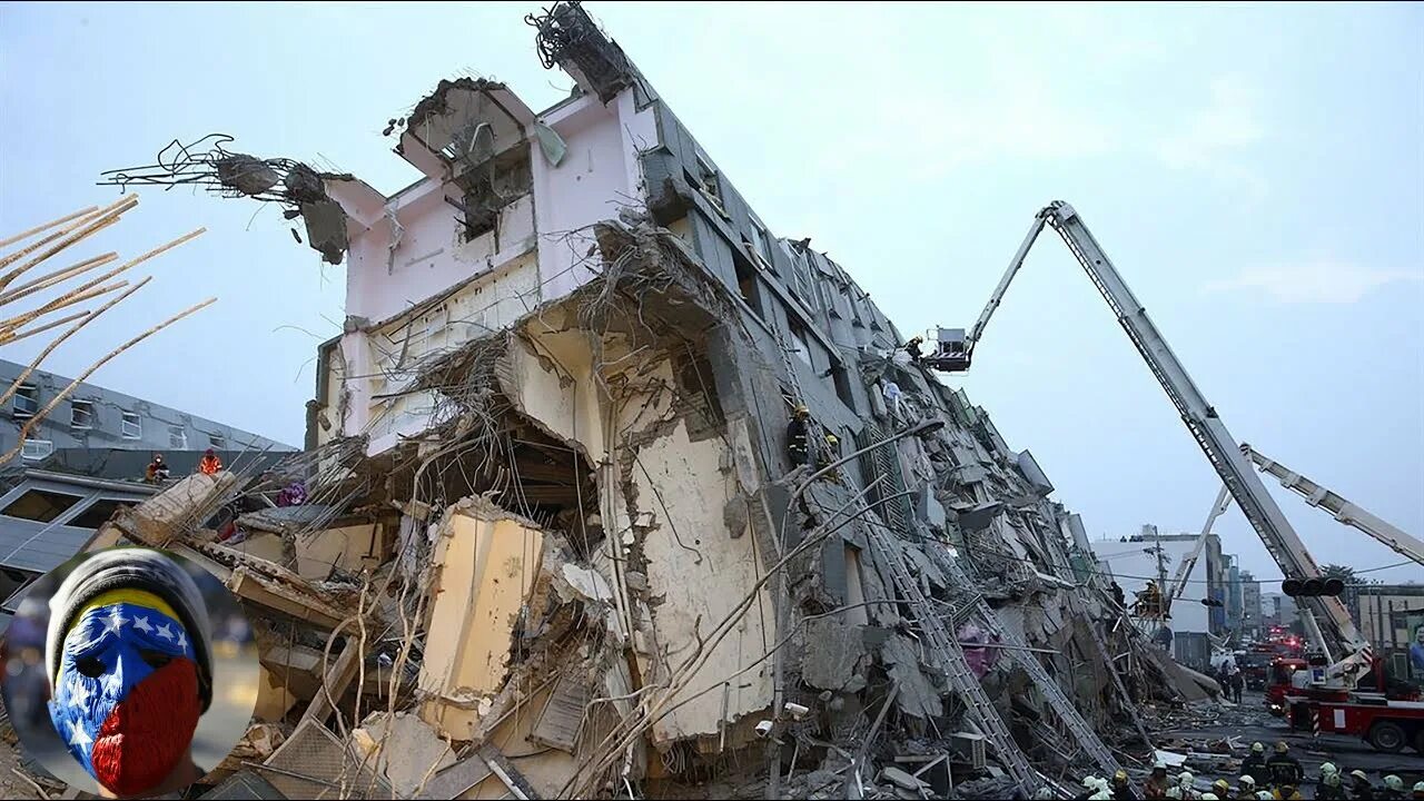 Последствия землетрясения на тайване. Землетрясение на тайване 1999. разрушенные здания от землетрясения. здания после землетрясения. землетрясение в здании.