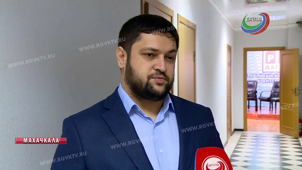 Гусейнов гусейн гусейнович. Корреспондент гусейн гусейнов. гусейн гусейнов журналист. гусейн гусейнов журналист 1 канал. новости экономики ргвк дагестан 2016.
