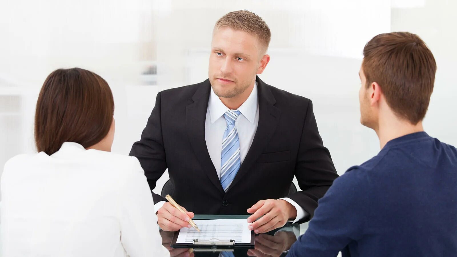 Роль агентов и брокеров в товародвижении. Консультация юриста. Партнерство в бизнесе. В качестве товара могут выступать. Выступать в качестве посредника.