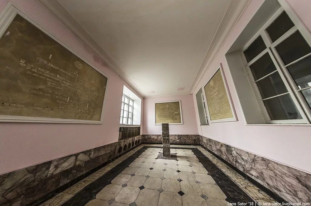 Поместье фантомхайв сад. Эрмитаж 1941. Дворец барона штиглица в санкт-петербурге. Особняк сакамаки коридор. Церковь святой екатерины в академии художеств в санкт-петербурге.