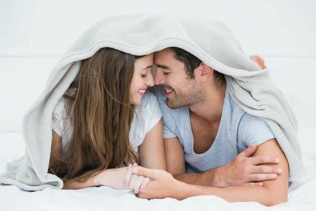 Влюбленная пара. Пара влюбленных. Виктория история любви фильм. Красивые влюбленные пары. Судьбоносная любовь.