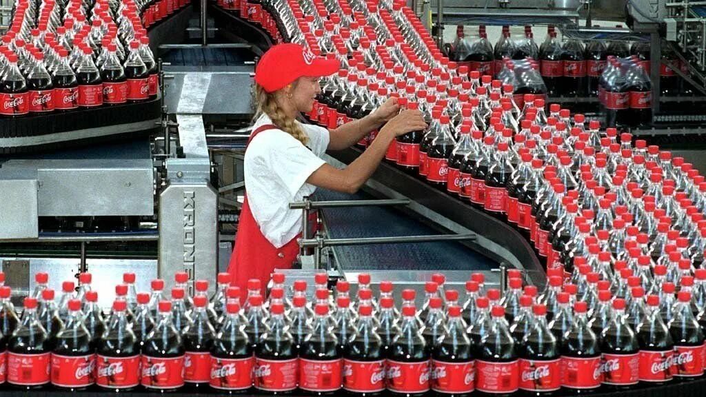 Завод Кока колы. Производство напитков. Компания Кока кола завод. Кола производство.