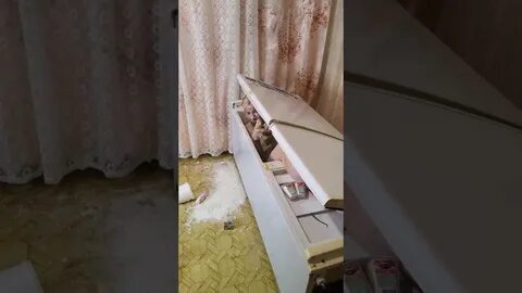 Упал за холодильник в 2009 году