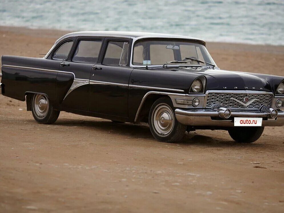 Белая чайка автомобиль. Газ 13 чайка 5. Газ 13 авито. Газ-13с чайка черный доктор. 5 at, 1981.