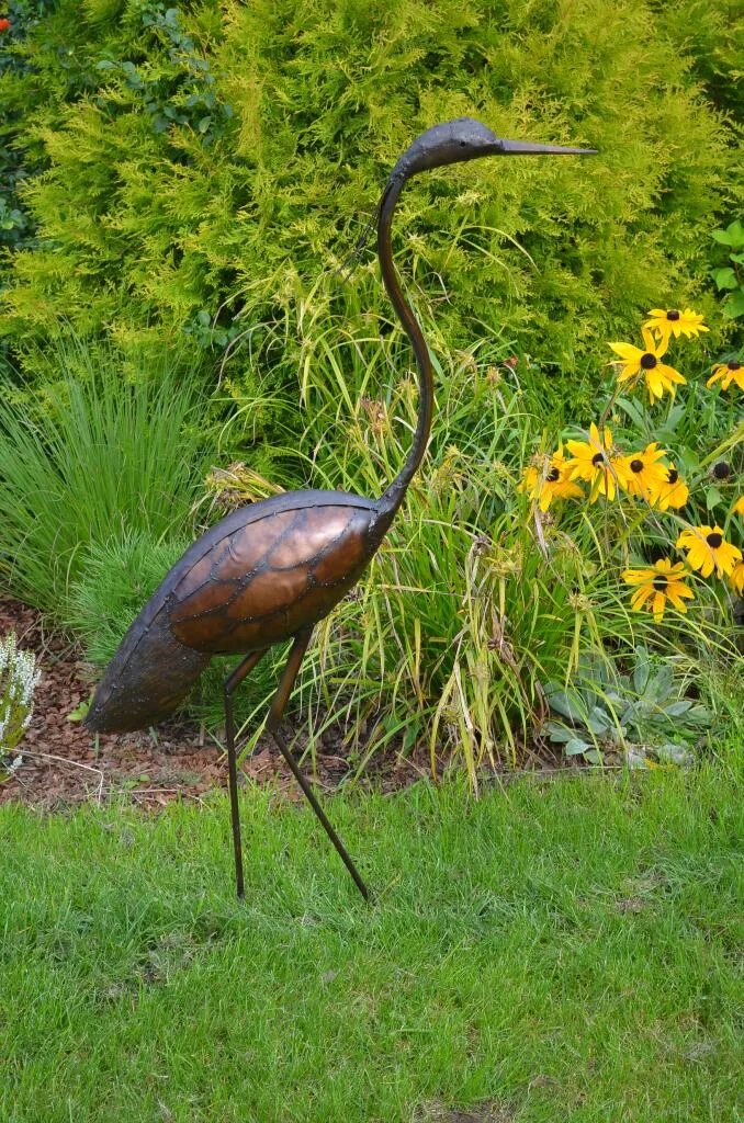Купить уличные птицы. Цапля для сада. Декор в саду с цаплями. Цапля декоративная для сада. Скульптуры птиц для сада.
