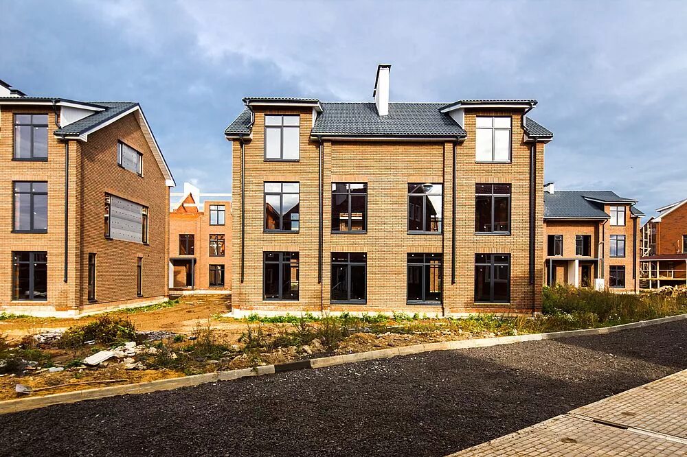 фрайдей вилладж. застройщики малоэтажных домов. горки парк энколово. парк апрель каскад фэмили. таун гранд петергоф таунхаусы.