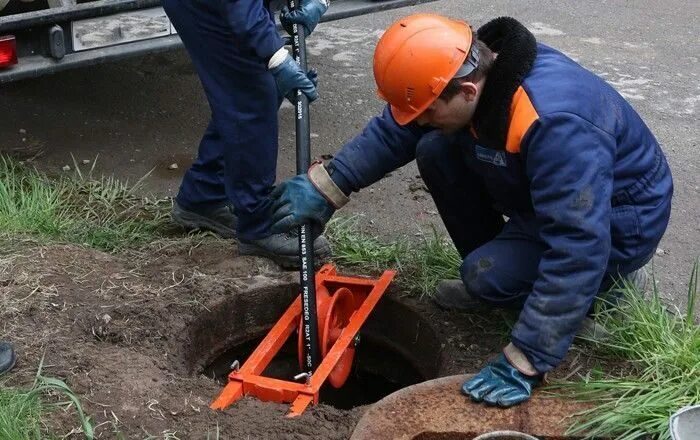 Организация аварийно восстановительных. Слесарь АВР водопроводных сетей. Слесарь аварийно-восстановительных работ. Аварийно-восстановительные работы. Слесарь аварийно-восстановительных работ (АВР).