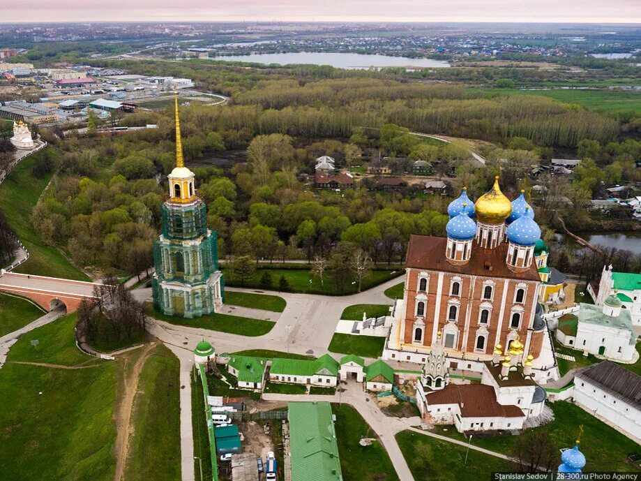 Г.Рязань (Рязанский Кремль). Рязань Кремль лето. Рязанский Кремль высотки Рязань. Рязанский кремль сайт