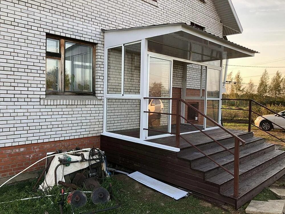 шоу дом дом 2. съемки дом 2. баннер с изображением фасада. сетка на фасад здания. лдпр косметика.