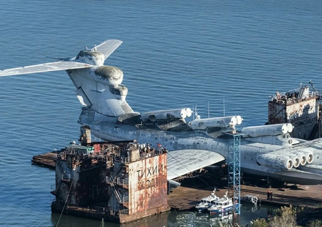 Где сейчас экраноплан. Экраноплан каспийский монстр. экраноплан лунь. лунь экраноплан в дербенте. экраноплан лунь в дагестане.