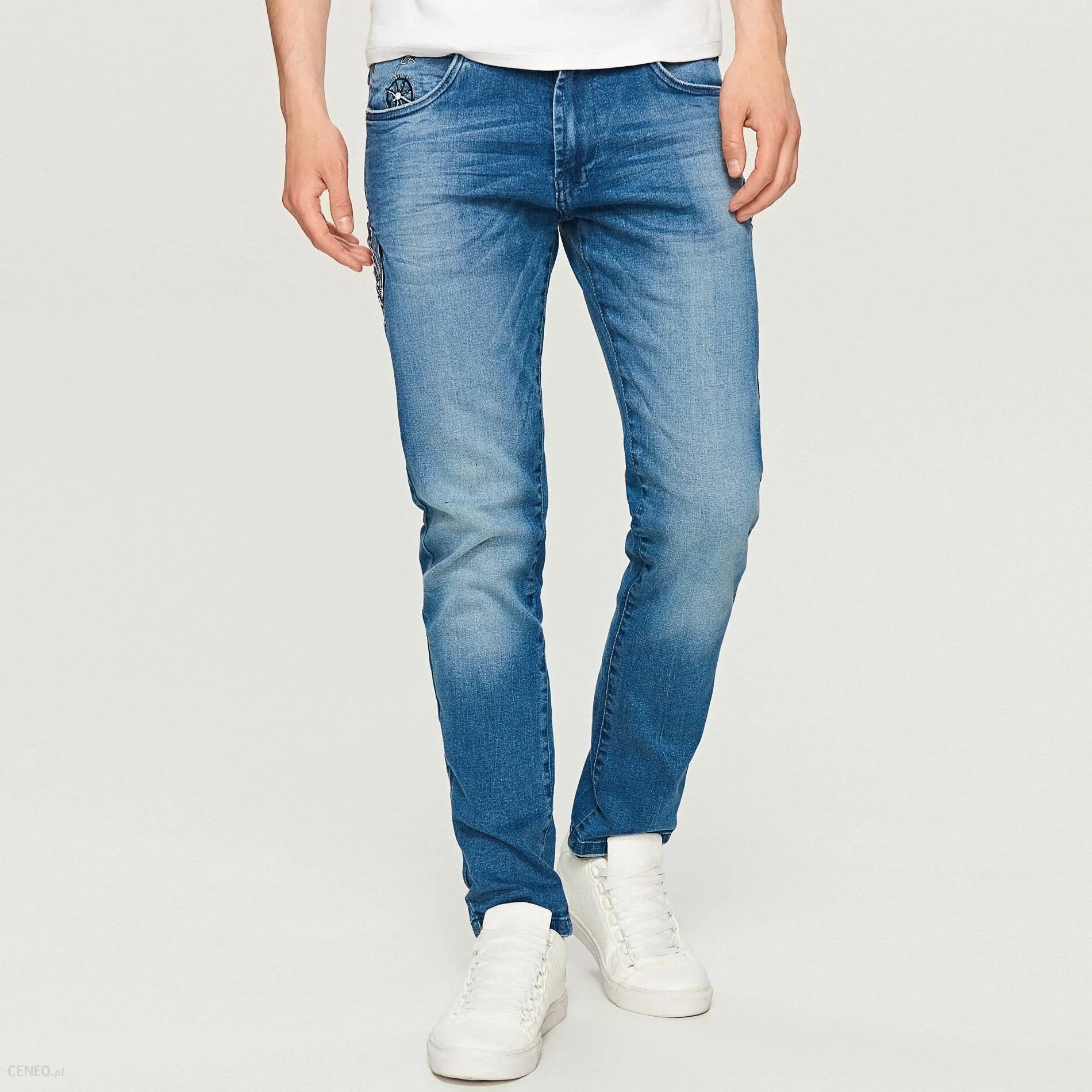 мужские джинсы женщине. джинсы slim fit skinny разница. натуральные джинсы мужские. мужские джинсы женщине. мужчина в джинсах сзади.