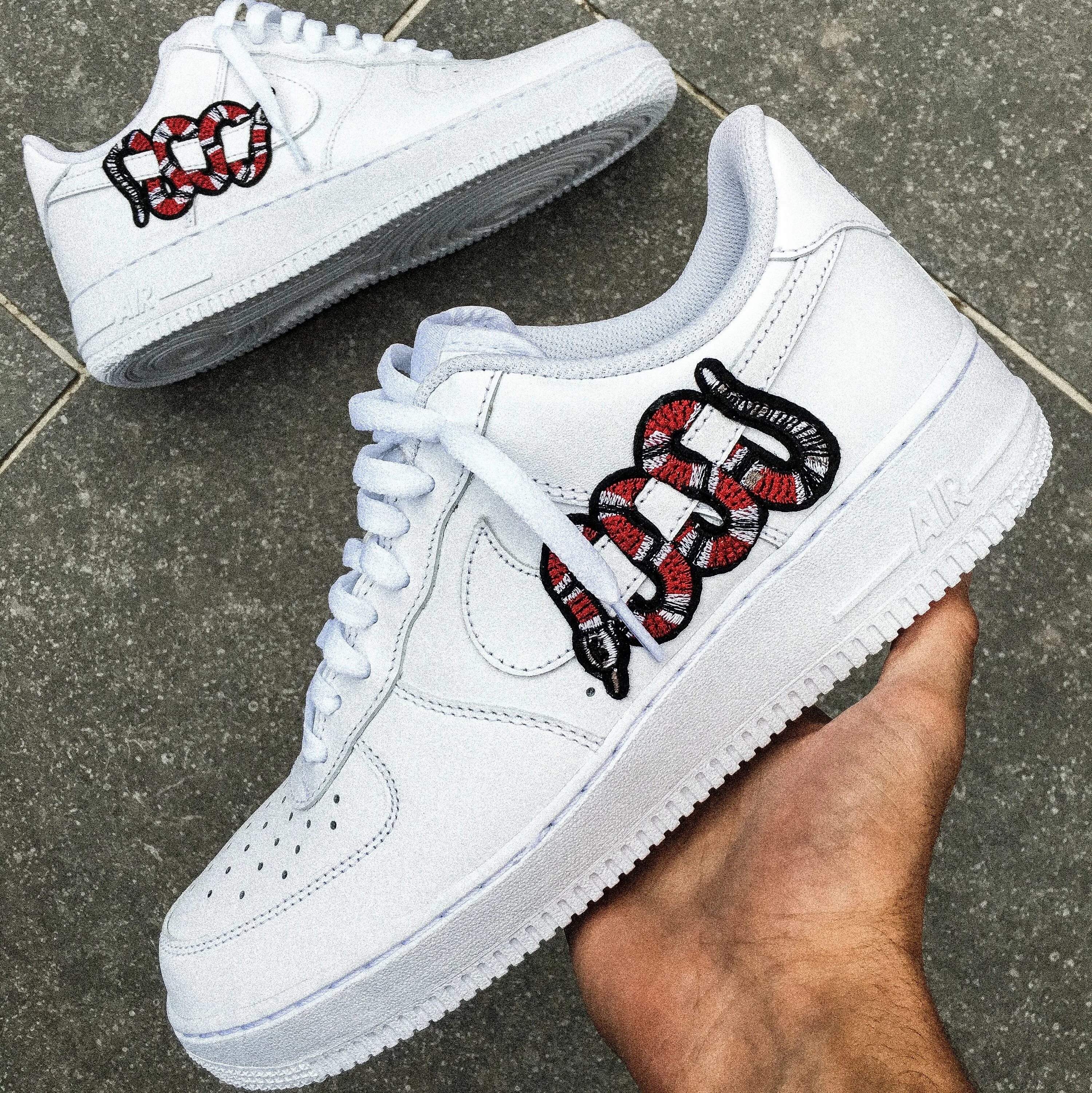 Гуччи найк. Nike Air Force 1 x Gucci. Air Force 1 Gucci. Nike Air Force 1 Gucci. Nike Air Force Gucci.