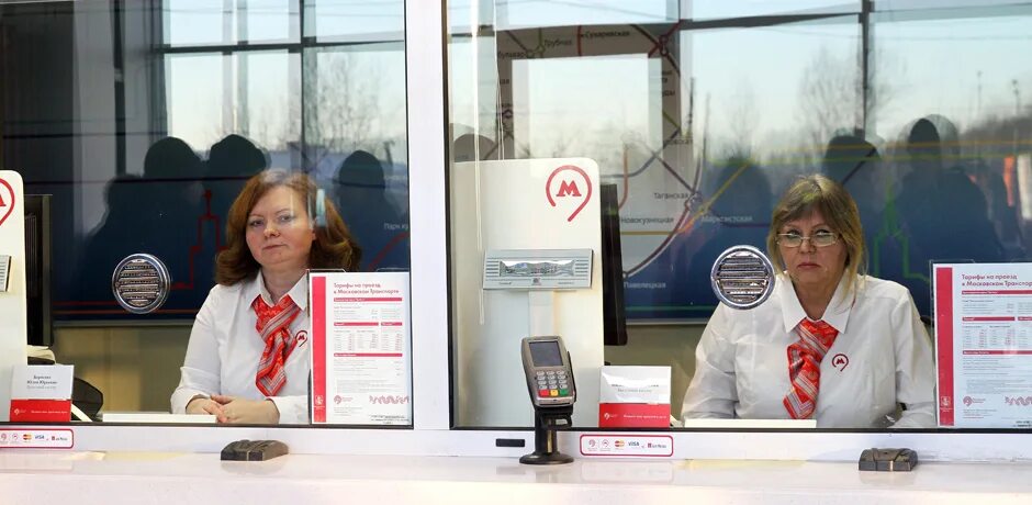 Форма кассира метрополитена. Форма кассира метрополитена в москве. Кассиры метрополитена москвы. Мцк касса. Окружная станция мцк касса.