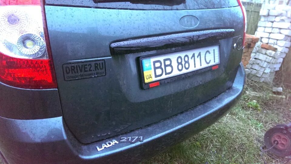 убрал шильдики багажника - Lada Приора хэтчбек, 1,6 л, 2009 года автозвук DRIVE2