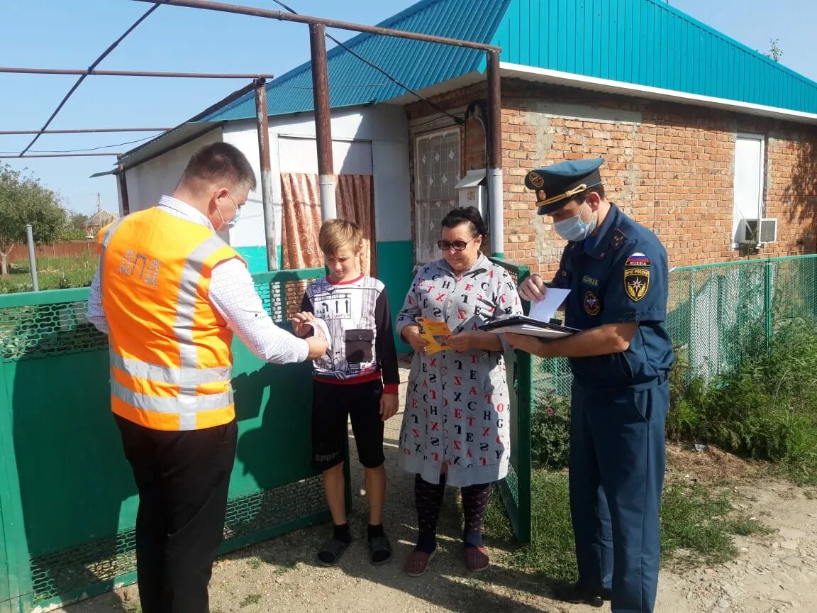 Погода в усть лабинске на завтра. МЧС Усть Лабинский район сотрудники. МЧС Усть Лабинский район. 105 Пожарная часть Усть Лабинск. Пищевик Усть Лабинск.