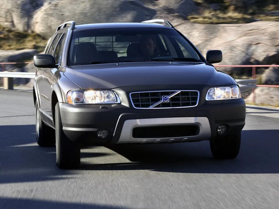 Volvo xc70 поколения. Volvo xc70 2005. Машина Вольво хс70. Volvo xc70 2.5. Volvo xc70 i.