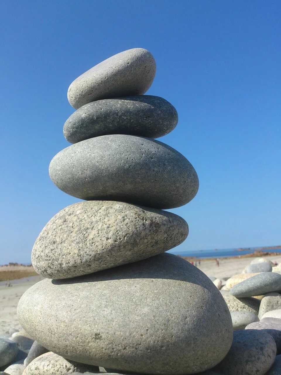 Friend stone. Камень валун. Крупные галька булыжник. Фигуры из камней. Камень галька крупная.