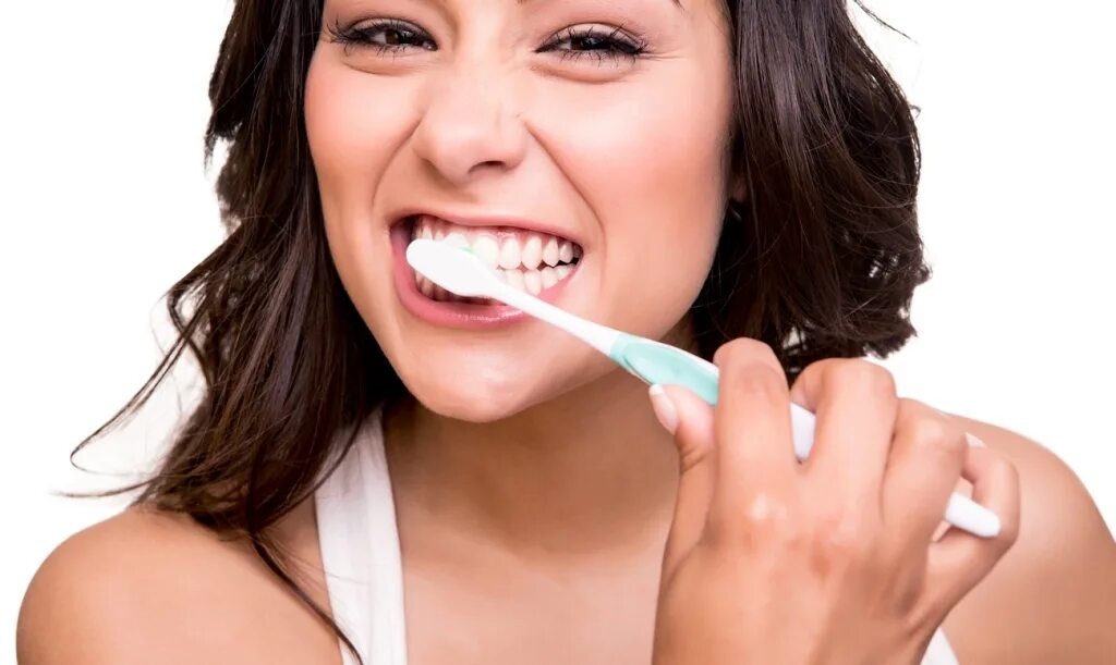 Девушка чистит зубы. Чистим зубы!. Гигиена ротовой полости. Чистые зубы.