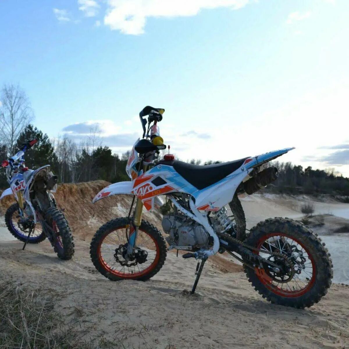 Питбайк ttr 150. Питбайк на дороге. Питбайк прогаси 125. Питбайк черно зеленый. Электропитбайк для 10 лет.