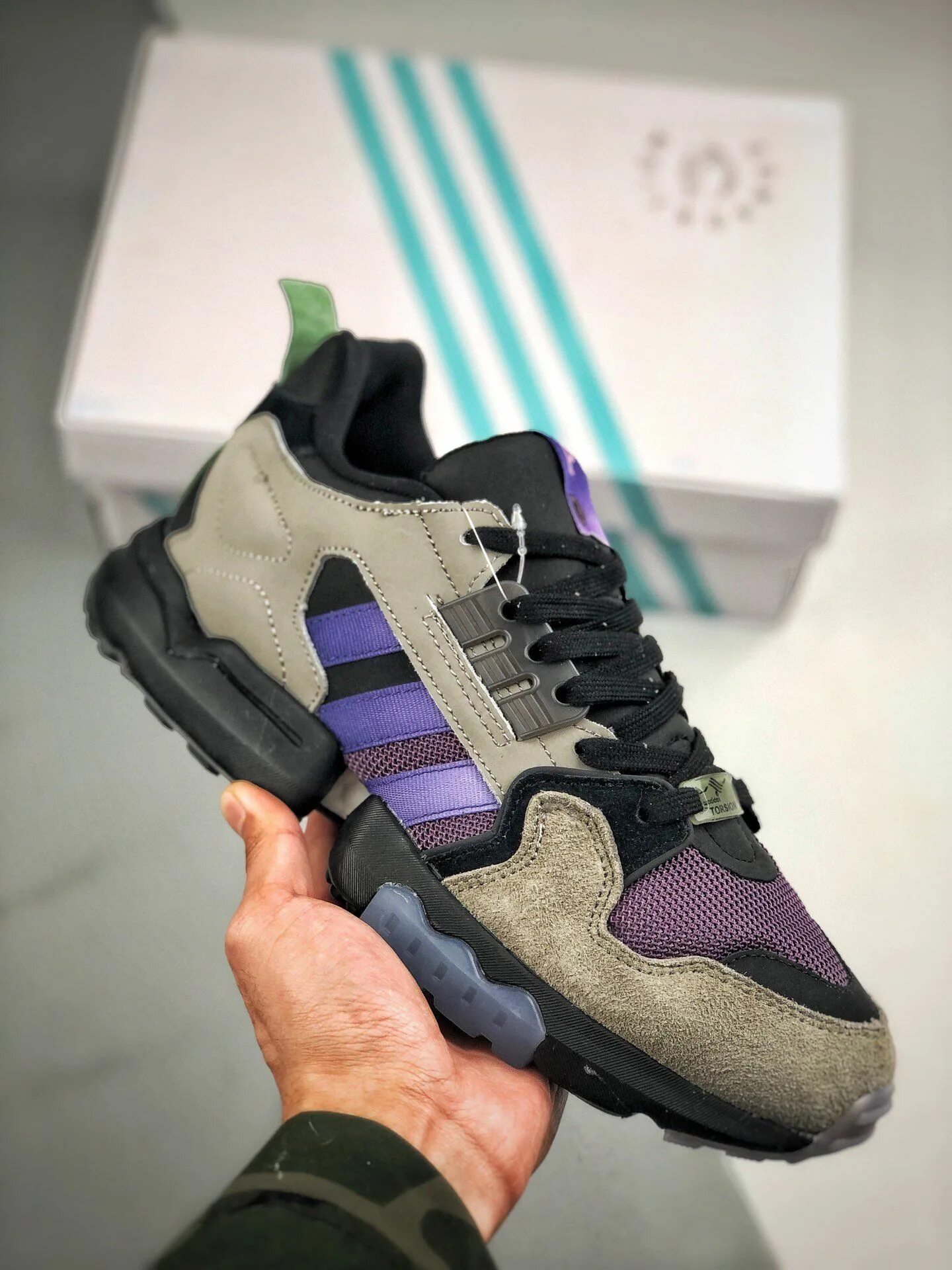 Адидас торшин кроссовки мужские. Adidas ZX Torsion Consortium. Адидас Торшин 2022. Adidas Torsion кроссовки. Кроссовки адидас Торшин мужские.