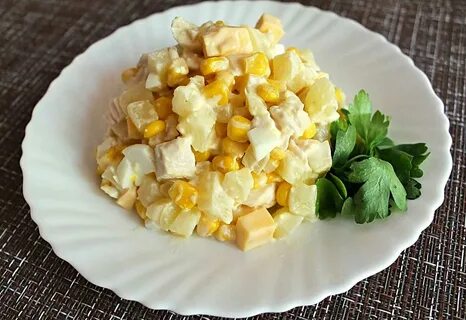 Салат с курицей и ананасами без сыра