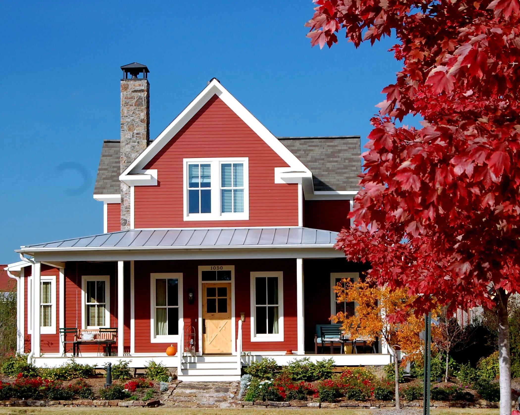 Домики красного цвета. Красный фасад дома. Американский дом. Цвета домов. Красный домик.