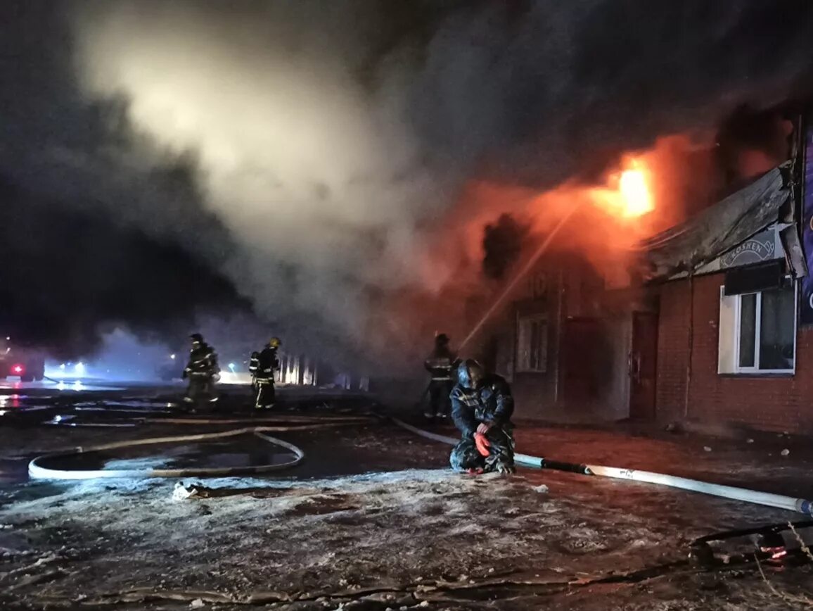 в пожарной части ночью. пожар в абакане выходные. горит абакан. абакан взрывают. горит абакан.