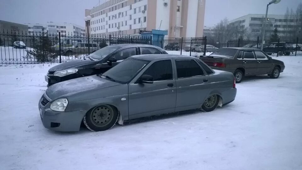 Болотная приора. Серебристая Приора седан -90. Приора кварц на болотных штампах. Приора кварц седан на 14 штампах. Приора кварц на штампах.