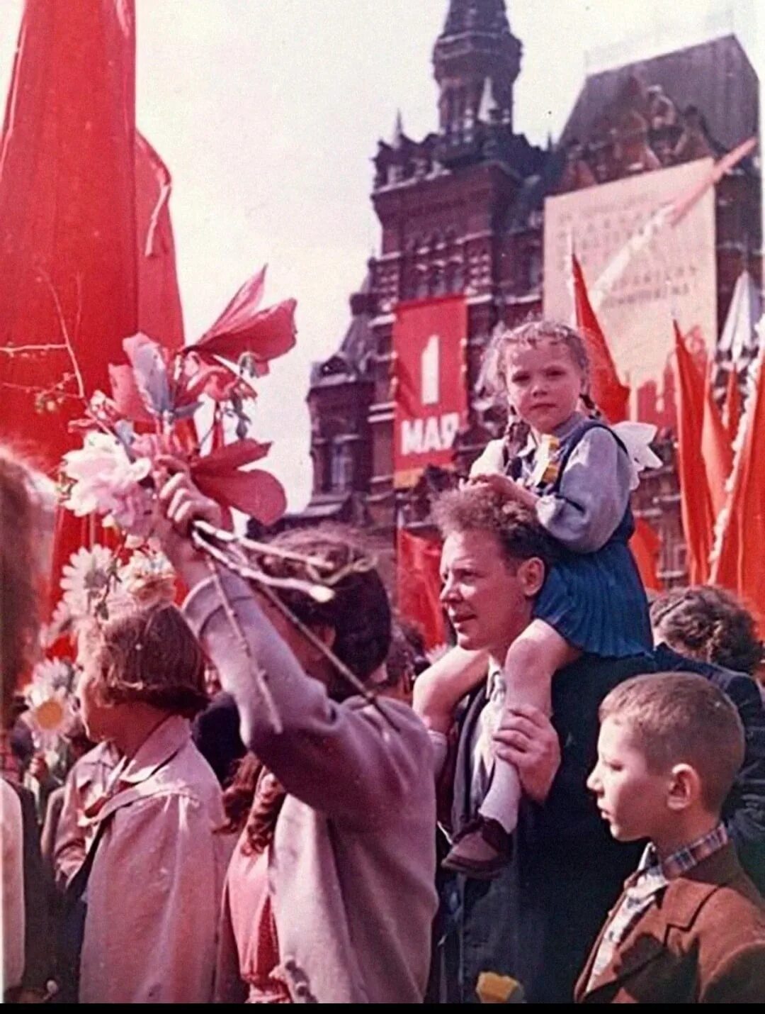 Первомай демонстрация СССР. Первомай на красной площади СССР. Демонстрация 1 мая в СССР. Первомайская демонстрация в Москве, 1960.