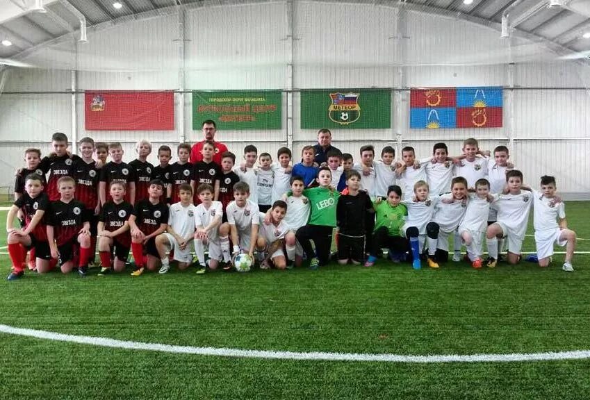 Фк метеор новороссийск. Футбольная команда метеор новороссийск. фк метеор тренер. команда метеор город новороссийск.