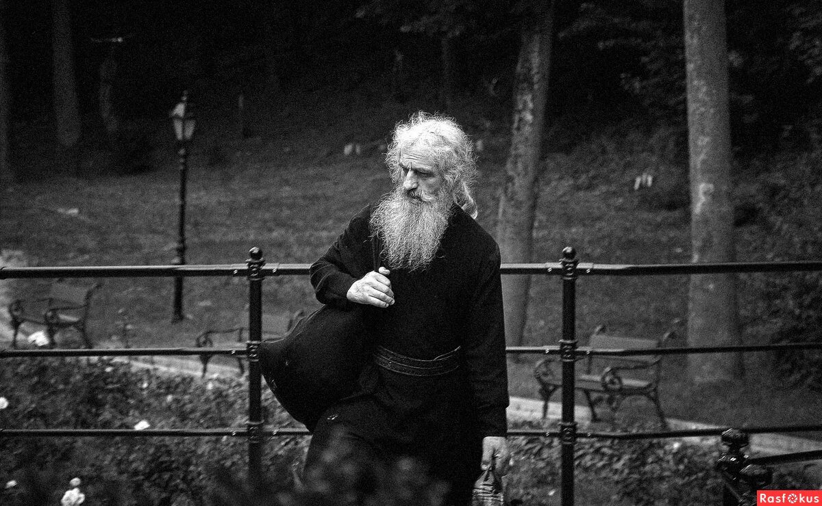 монахи подростки россия. живопись монах валаам. схиигумен гавриил кавказский скит. станислав любшин черный монах. монахов чужая.