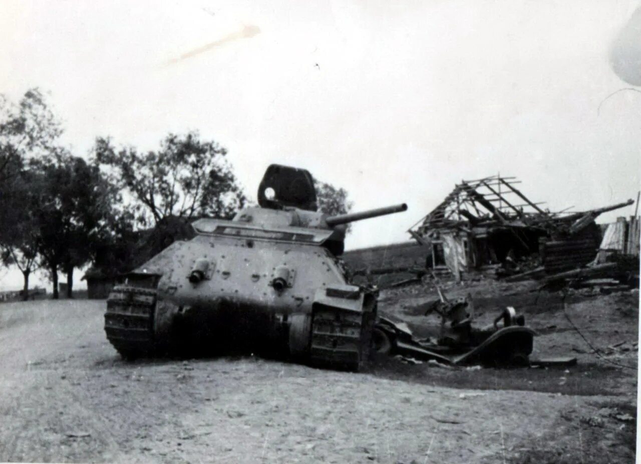 Белосток 1941. Т-34 подбитый в районе бреста 1941. сенно 1941.