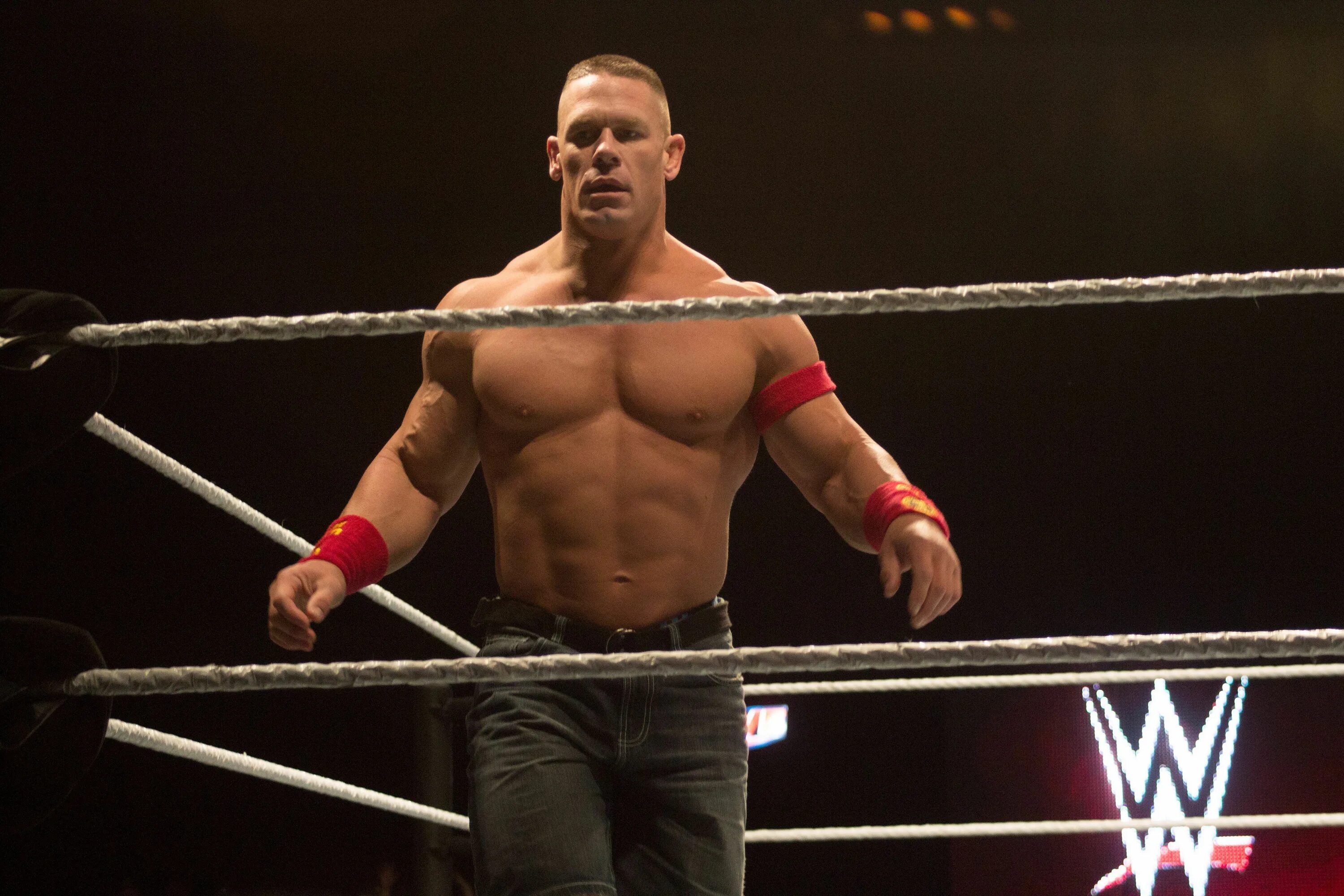 Message john. Джон сина бокс. джей усо джон сина. john cena 2017. джон сина трек.