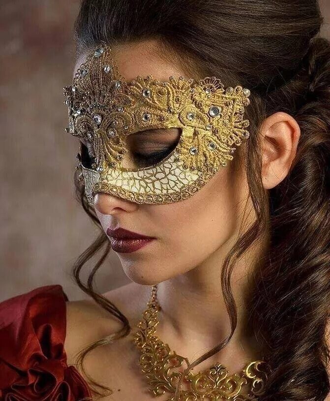 Маски образы. Венецианская маска солнце. Маски образы. Женщина в маскарадной маске. Девушка в маске.